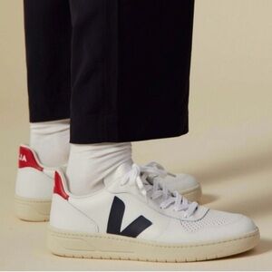 VEJA Women’s Size 7 Lace Up White, Navy, Red Athletic Sneakers Leather Shoes